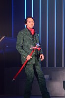 池田鉄洋演じるヘルシング教授。 (c)手塚プロダクション