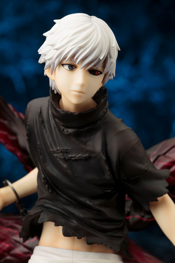 「NO MASK ver.パーツ」を装着した「ARTFX J 金木 研 AWAKENED ver.」。(c)石田スイ/集英社・東京喰種製作委員会