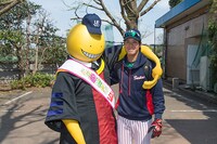 殺せんせーと山田選手。