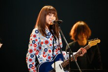 トミタ栞のステージ。photo / hajime kamiiisaka