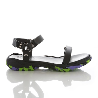 「EVA LEATHER STRAP SANDAL by FACTOTUM×Fobs」の初号機モデル。(c)khara