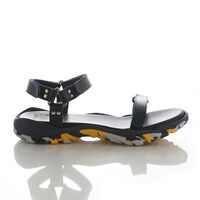「EVA LEATHER STRAP SANDAL by FACTOTUM×Fobs」のカヲルモデル。(c)khara