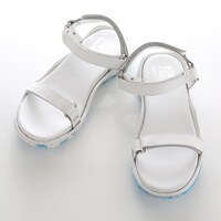 「EVA LEATHER STRAP SANDAL by FACTOTUM×Fobs」のレイモデル。(c)khara