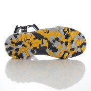 「EVA LEATHER STRAP SANDAL by FACTOTUM×Fobs」のカヲルモデル。(c)khara