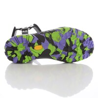 「EVA LEATHER STRAP SANDAL by FACTOTUM×Fobs」の初号機モデル。(c)khara