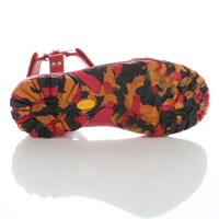 「EVA LEATHER STRAP SANDAL by FACTOTUM×Fobs」のアスカモデル。(c)khara