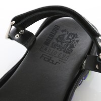 「EVA LEATHER STRAP SANDAL by FACTOTUM×Fobs」の初号機モデル。(c)khara