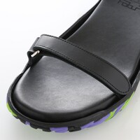 「EVA LEATHER STRAP SANDAL by FACTOTUM×Fobs」の初号機モデル。(c)khara