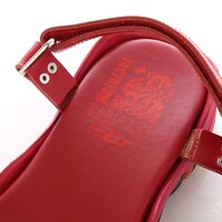 「EVA LEATHER STRAP SANDAL by FACTOTUM×Fobs」のアスカモデル。(c)khara