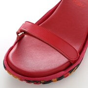 「EVA LEATHER STRAP SANDAL by FACTOTUM×Fobs」のアスカモデル。(c)khara
