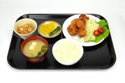 「帝光中学校 食堂週替わり定食」（からあげ定食）(c)藤巻忠俊／集英社・黒子のバスケ製作委員会