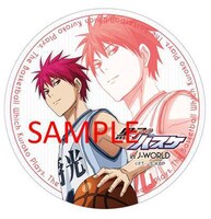 ミニゲームの景品としてプレゼントされる100mmサイズの缶バッジ。(c)藤巻忠俊／集英社・黒子のバスケ製作委員会