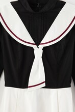 「友枝小学校長袖セーラーワンピース」(c)CLAMP・ShigatsuTsuitachi CO.,LTD./講談社