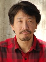 真戸呉緒役を務める有馬自由。