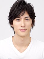 亜門鋼太朗役を務める君沢ユウキ。