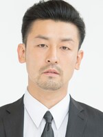 ヤモリ役を務める山神佳誉。