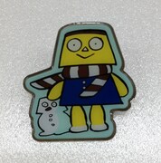 ハルタVol.23書店特典の「プリン君ピンバッジ」。