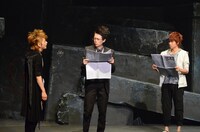 舞台版「魔王 JUVENILE REMIX」公開稽古の様子。（左から）佐野大樹演じる蝉、細見大輔演じる岩西、池岡亮介演じる安藤潤也。蝉の特徴的なウサ耳フードも再現された。