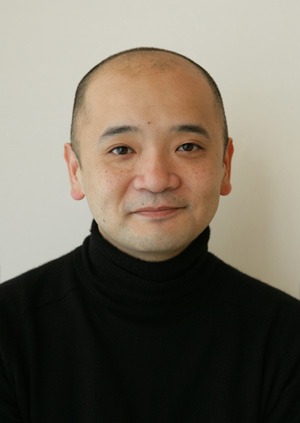 脚本を手がける青木豪。