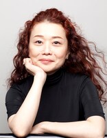 演出を手がける鈴木裕美。