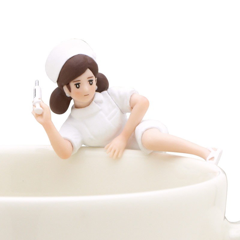 「コップのフチ子 ナース」より「注射器のフチ子」。(c)タナカカツキ / KITAN CLUB