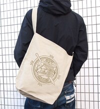 パルス王国国章ショルダートート (c)2015 荒川弘・田中芳樹・講談社/「アルスラーン戦記」製作委員会・MBS