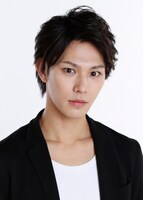 ギュンター役の小谷嘉一。