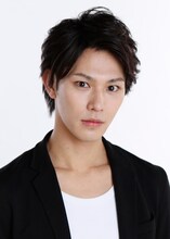 ギュンター役の小谷嘉一。