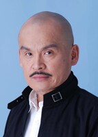 ヒスクライフ役の赤星昇一郎。