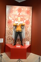 「連載完結記念 岸本斉史 NARUTO－ナルト－展」に設置されたナルトの等身大フィギュア。(c)岸本斉史 スコット / 集英社
