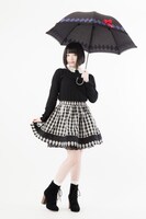 悪魔ほむらをイメージした傘。(c)Magica Quartet／Aniplex・Madoka Movie Project Rebellion