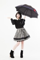 悪魔ほむらをイメージした傘。(c)Magica Quartet／Aniplex・Madoka Movie Project Rebellion