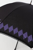 悪魔ほむらをイメージした傘。(c)Magica Quartet／Aniplex・Madoka Movie Project Rebellion