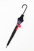 悪魔ほむらをイメージした傘。(c)Magica Quartet／Aniplex・Madoka Movie Project Rebellion