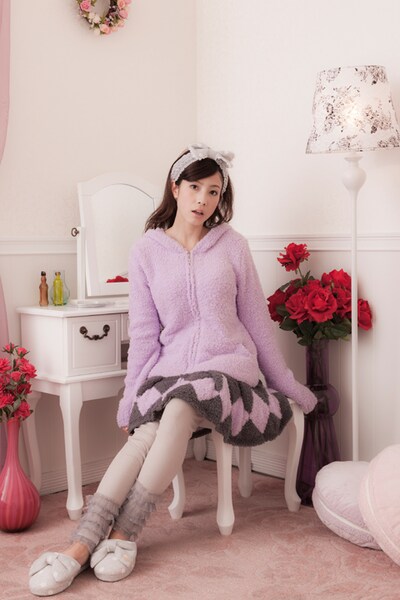 暁美ほむらをイメージしたロングパーカー。(c)Magica Quartet／Aniplex・Madoka Movie Project Rebellion