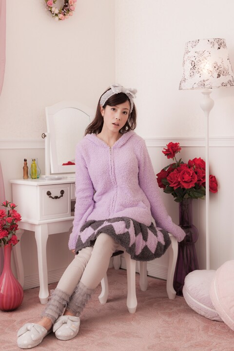 暁美ほむらをイメージしたロングパーカー。(c)Magica Quartet／Aniplex・Madoka Movie Project Rebellion