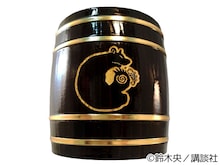 [キング]木樽ジョッキの正面。(c)鈴木央/講談社