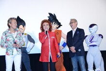 本日行われた映画「ドラゴンボールZ 復活の『F』」舞台挨拶の様子。左から堀川りょう、野沢雅子、中尾隆聖。