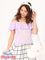 「魔法の天使 クリィミーマミ」のオフショルダートップス。