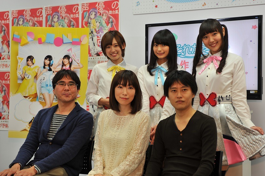 上段左から一ノ瀬双葉役の高橋李依、小花鈴役の高野麻里佳、萌咲いちご役の長久友紀。下段左から博史池畠監督、原作者のあさのますみ、同じく畑健二郎。