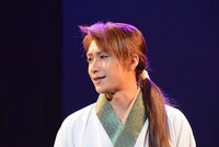 舞台「龍狼伝」公開稽古より、諸葛亮（井深克彦）。