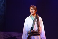 舞台「龍狼伝」公開稽古より、諸葛亮（井深克彦）。