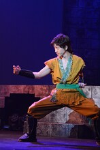 舞台「龍狼伝」公開稽古より、天地志狼（椎名鯛造）。