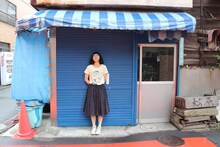 「鉄コン筋クリート」Tシャツ着用例（モデル：カネコアヤノ） (c)松本大洋／小学館