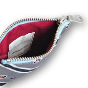 「ボーダー玉狛支部エンブレムパスポーチ」空閑遊真カラー（グレー）(c)葦原大介/集英社・テレビ朝日・東映アニメーション