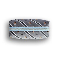 「ボーダー玉狛支部エンブレムスクエアポーチ」空閑遊真カラー（グレー）(c)葦原大介/集英社・テレビ朝日・東映アニメーション