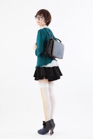 「黒執事3WAYチョコレートポケットバッグ」の着用例。(c)枢やな/スクウェアエニックス・黒執事Project・MBS