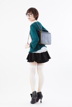 「黒執事3WAYチョコレートポケットバッグ」の着用例。(c)枢やな/スクウェアエニックス・黒執事Project・MBS