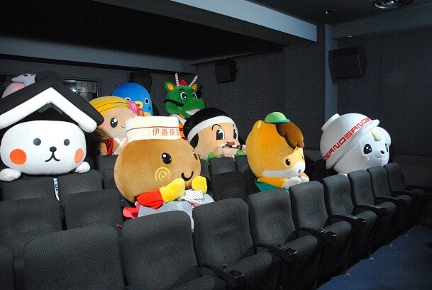 「新劇場版『頭文字D』」をぐんまちゃんほか10のゆるキャラが鑑賞