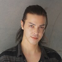 滝川・クリス・優を演じる汐崎アイル。